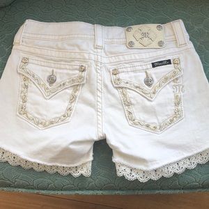 ❤️ Miss Me white jean shorts ❤️